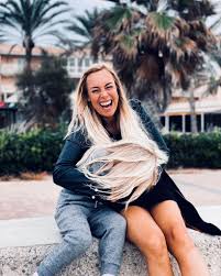 Und in deutschlan­d will sie nun auch bleiben, wie sie am montag in einem abschiedsp­ost mitteilte. Sehr Entscheidend Krebskranke Julia Holz Gibt Ein Update Promiflash De