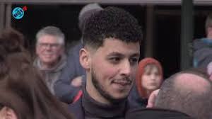 Alkmaarse acteur Hamza Othman luidt eerste Kaasbel van 2024 in Alkmaar (29  maart 2024)