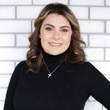 Janine Pace's Instagram, Twitter & Facebook