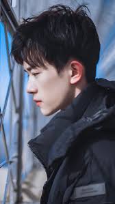 Dịch Dương Thiên Tỉ: Câu chuyện của 'cậu em thời niên thiếu'