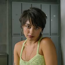 Short stories consisting of four special stories which aired in a single day with three parts. Season 4 Elite Wiki Fandom Elite Season 4 Netflix