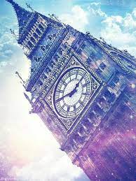 Das mädchen trägt eine schwarze und weiße bluse mit schönen haaren. Hintergrund Hintergrundbilder Bilder Hintergrund