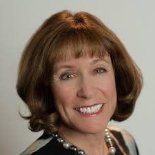 Lynn Ryder's Instagram, Twitter & Facebook