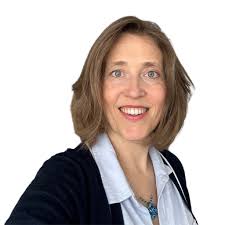 ✨ Hi ladies! I'm Paula, a Swedish woman🇸🇪 with one foot in France🇫🇷 I'm  an entrepreneur with 20+ years in the airline industry (from station duty  manager to key account manager ✈️).