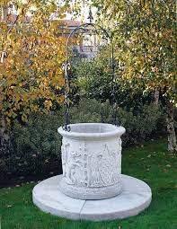 Dadurch hat der brunnen ein sehr rustikales. Garten Ziehbrunnen Mit Schmiedeeisen Zierbogen Element