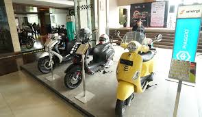 Seperti contohnya, ketika ada mobil ingin berhenti, maka lampu rem akan menyala. Jenis Vespa Matic Yang Dijual Di Indonesia Segini Harga Termurahnya