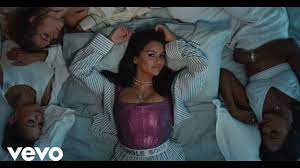 Selena Gomez Nods to 'Sex and the City' in 'Single Soon' Music Video – WWD