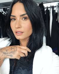Demi Lovato's Freckles, No-Makeup Selfies: Pics