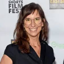 Kelly Pike's Instagram, Twitter & Facebook