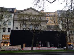 The about berlin app tells fascinating stories that reveal berlin's eventful history. Der Hauptstadt Apple Store Am Kurfurstendamm In Berlin Alles Beim Alten Iphone Ticker De
