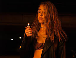 Певица эту информацию опровергла, сообщив, что даже поцелуя с российским рэпером у нее не было. Nadya Dorofeeva Pevica Vypustila Pervyj Solnyj Klip Unian