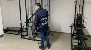 Palestra della gioventù del littoriopalestra o.n.b.palestra comunalepalestra dei pompiericasa dello sport. Palestre Aperte Nonostante Il Covid La Finanza Scopre 70 Persone Ad Allenarsi Il Mattino It