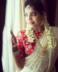 Instagram Post By Weaving Threads By Shrutykiran Nov 17 2018 At 6 56am Utc Bridal Blouse Designs South Indian Bridal Jewellery Simple Bridal Hairstyle