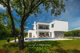 He is the younger brother of matías and rodrigo vila. Villa Lucas In Pula Zum Mieten My Istria