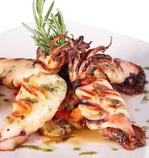Per preparare gli spiedini di mare, inziate a pulire i totani: Calamari Alla Griglia Giorgiomare