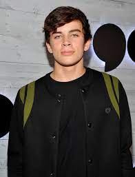 Hayes is also a member of the magcon boys. Opfer Schwer Verletzt Hayes Grier Nach Uberfall Verhaftet Promiflash De