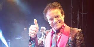 Ho capito di essere tra gente che, al di là. Sogno O Son Desto Massimo Ranieri In Replica Su Rai1