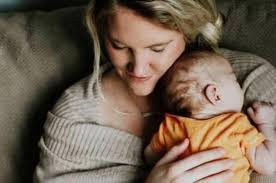 FOTO Žena odmietla potrat poškodeného dieťaťa. Neznámy muž ju neskôr