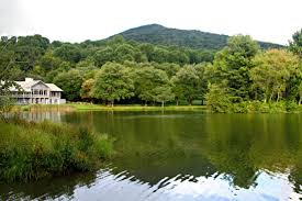 Peaks Of Otter Lodge Blue Ridge Parkway Va Blue Ridge Parkway Blue Ridge Lakeside Lodge