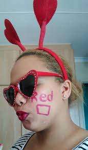 Watter skoene sal jy kies om saam met dié uitrusting te dra, rooi of wit?  Kies een (deel jou keuse in die "comments") en jy kan 'n Miladys-swembroek  ter waarde van nagenoeg