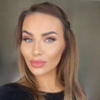 Emily Siddle's Instagram, Twitter & Facebook