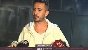 Lisede tanıştığı engin erel (gardiyan) ve aykut şahin (sivo) ile birlikte hiphop. Gazapizm Rap Muzik Kaldirimlardan Harbiye Lere Geldi