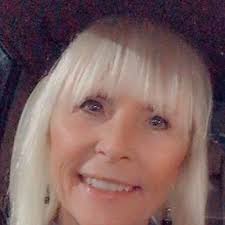 Cindy Brewster's Instagram, Twitter & Facebook