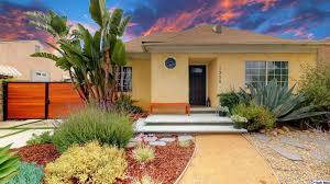 Burbank Ca Real Estate Burbank Homes For Sale Realtor Com In 2020 Burbank Homes House Styles Mansions