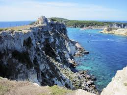 A view of san nicola island from the nearby san domino island, with the abbey of santa maria a mare fortified complex. Guida Viaggi Isole Tremiti Alla Scoperta Dell Arcipelago Perla Dell Adriatico