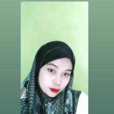 Lake Sørvágsvatn above the ocean in the Faroe Islands 🇫🇴. This unique and  stunning natural phenomenon features a lake that appears to float above the  ocean, thanks to the steep cliffs creating