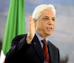Tayeb louh, l'un des piliers de ce régime pendant de longues années, essaie de se faire buy here: Justice Tayeb Louh Place En Detention Provisoire El Watan