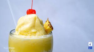 Una bebida refrescante mientras disfrutas de una hermosa vista de playa San  Blas 🍹🌴 · · 📍 Km 39 en playa San Blas, La Libertad. 📞 Teléfono  2328-0877 📲 Whatsapp 7101-5449 ⏰Lunes |