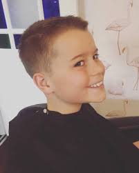 Their tails can grow as long as 4 feet, nowhere near the length of the onagadori, but just as striking nonetheless. Baby Boy Long Hair Cut Style 2020 Novocom Top