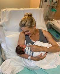 Dec 31, 2020 · how old is clarissa ward? Cnn Chief International Correspondent Clarissa Ward Gives Birth To Her Second Baby Boy Tvnewser