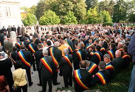 Curtea constituțională a româniei (ccr) a decis, miercuri, că legea privind pensiile speciale pentru aleșii locali conține dispoziții neconstituționale, admițânnd sesizarea guvernului. Cat Ne CostÄƒ Pensiile Speciale Pentru Alesii Locali Peste 172 De Milioane De Euro Pe An AdicÄƒ Echivalentul A 10 12 Spitale Sau A Vreo 400 De Scoli Primare Extra News