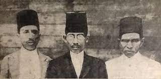 Beliau dilahirkan pada hari selasa, 4 haribulan ramadhan, tahun 1286 hijrah bersamaan 7 haribulan disember 1869 masehi di empat angkat (ampek angkek), bukit tinggi sumatera barat. Tahir Bin Jalaluddin Wikipedia