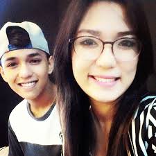 Senarai nama disusun menurut nama pentas yang digunakan diikuti dengan nama sebenar jika diketahui tanpa memasukkan sebarang gelaran sama ada pada nama pentas itu sendiri mahupun pada nama sebenar. Kedahnews Com Kakak Aiman Tino Ikut Jejak Adik Jadi Penyanyi