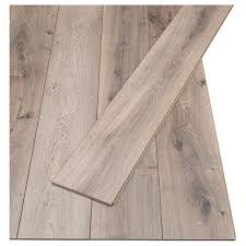 Pin Su Pavimento Grigio