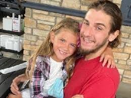 Leo Gillis's Instagram, Twitter & Facebook