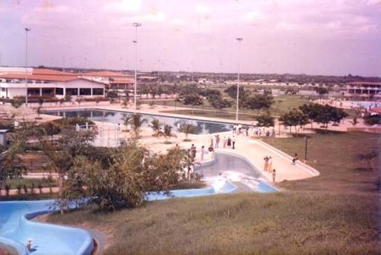 LAGO COUNTRY CLUB. Fue una iniciativa de un grupo de empresarios, principalmente vinculados con el sector de espectáculos, grandes eventos y entretenimiento. Entonces la industria del espectáculo estaba en su efervescencia y