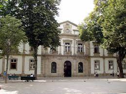 A câmara municipal de viseu é o órgão autárquico deste concelho e tem por missão definir e executar políticas tendo em vista a defesa dos interesses e satisfação das necessidades da população local. Elegant City Hall In The Heart Of Town Review Of Camara Municipal De Viseu Viseu Portugal Tripadvisor