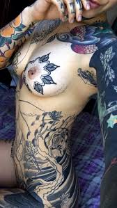 カラダをキャンバスにアートを…タトゥーの入ったヌード画像100枚 - エロ画像まとめ えっちなお姉さん。