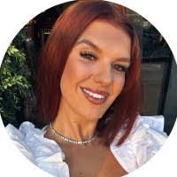 Ella Casson's Instagram, Twitter & Facebook