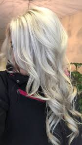 haarfarbe silberblond als frisurentrend stilvoll und facettenreich platin blonde frisuren haarfarbe silberblond haarfarben