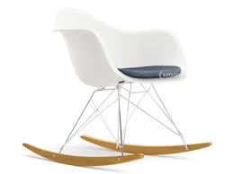 Der stuhl ist ein origineller eyecatcher, der gebührende aufmerksamkeit auf sich. Vitra Rar Mit Polsterung Von Charles Ray Eames 1950 Designermobel Von Smow De
