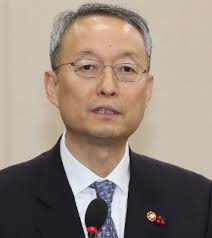 산업통상자원부는 9월 21일 정부세종청사 12동 대강당에서 제59대 산업통상자원부 백운규 장관의 이임식을 가졌습니다. ë°±ìš´ê·œ ìž¥ê´€ ì¼ë³¸í–‰ ì†ì •ì˜ ë§Œë‚˜ ì´ˆëŒ€í˜• ì „ë ¥ë§ í˜'ì˜ í•œê²½ë‹·ì»´