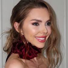 Lauren Blair's Instagram, Twitter & Facebook