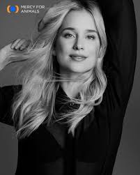 Elizabeth Dean Lail (@elizabethlail) • Instagram photos and videos