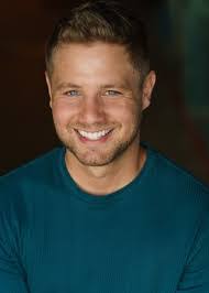 Chris Helm's Instagram, Twitter & Facebook