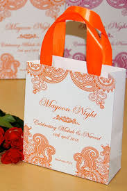 30 Mehndi Design Gift Bags With Pink Satin Ribbon Your Names Etsy Wedding Favor Bags Indian Wedding Gifts Indian Wedding Favors